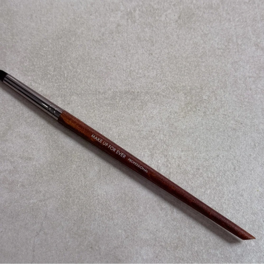 Make Up For Ever 212 Wavy Precision Eye Brush Professional Tool